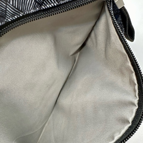 SOLD - BAGGALLINI Crossbody Travel Bag Black Grey Geometric - Picture 5 of 8